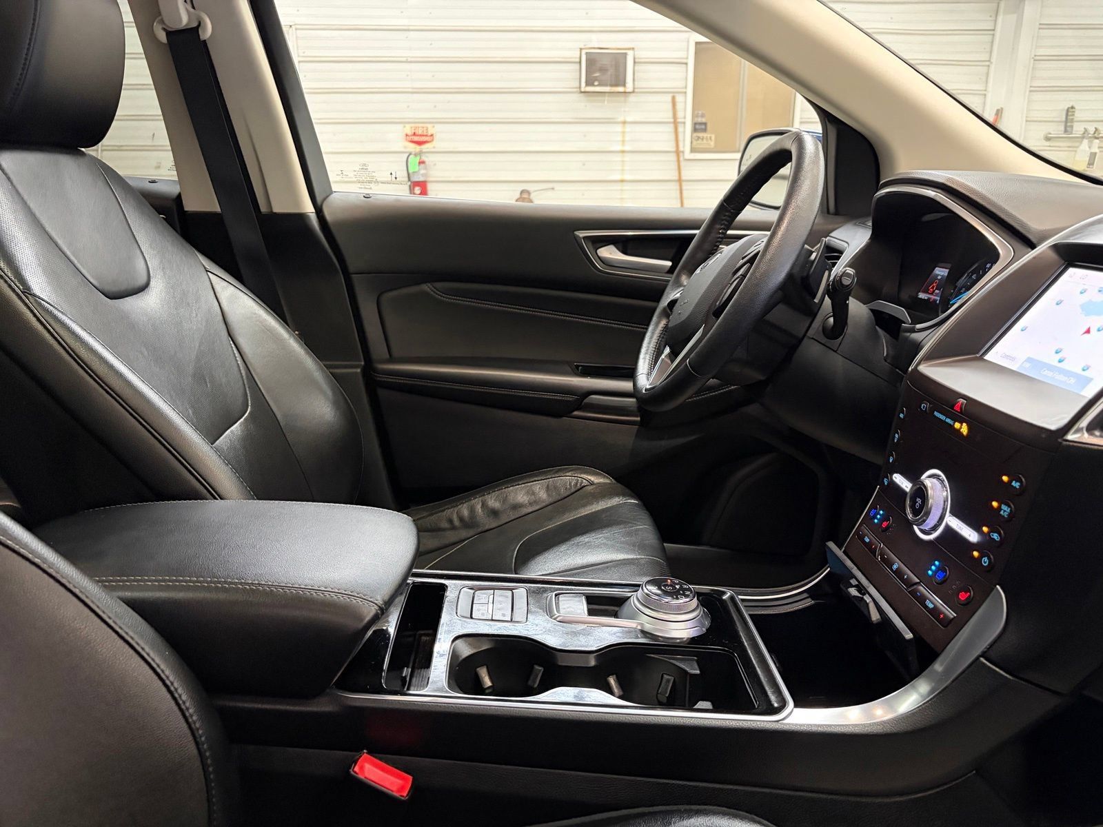 Used 2020 Ford Edge Titanium w/ Equipment Group 301A AWD/4WD image 28