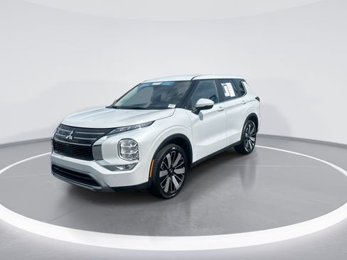 Used 2025 Mitsubishi Outlander SE FWD image 5