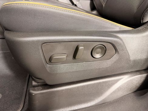 Used 2023 GMC Yukon AT4 w/ AT4 Premium Plus Package AWD/4WD image 13