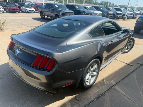 Used 2017 Ford Mustang Coupe RWD image 9