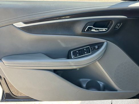 Used 2017 Chevrolet Impala LT FWD image 10