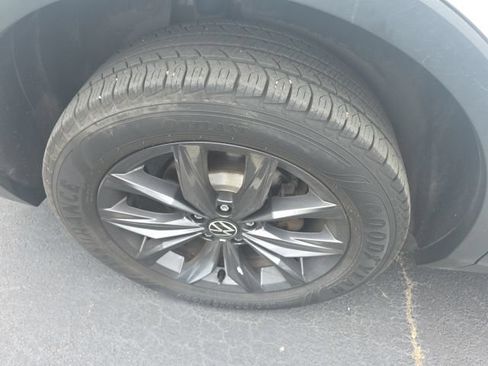 Used 2022 Volkswagen Tiguan SE FWD image 13