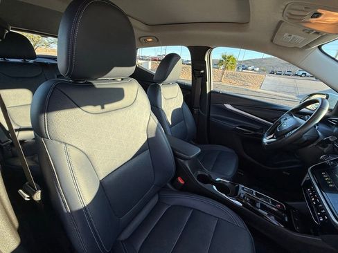 Used 2022 Chevrolet Bolt EUV Premier w/ Sun & Sound Package image 16