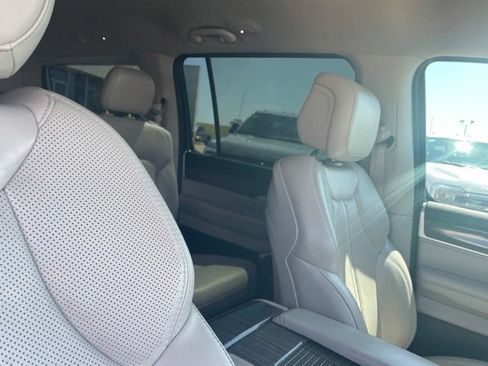 Used 2022 Jeep Wagoneer Series III w/ Flexible Seating Group AWD/4WD image 13