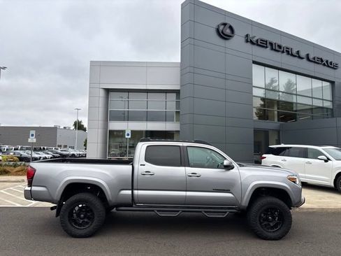Used 2021 Toyota Tacoma SR5 AWD/4WD image 10