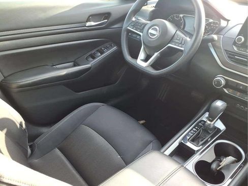 Used 2024 Nissan Altima 2.5 SV FWD image 10