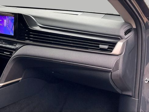 Used 2025 Toyota Camry LE FWD image 18