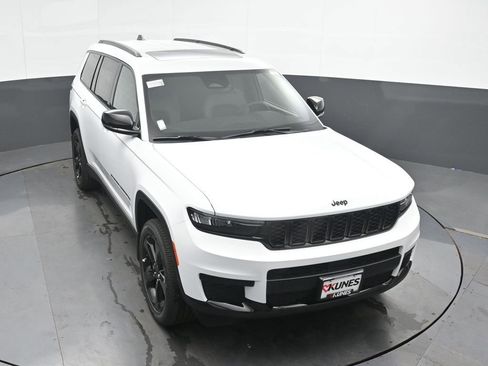 New 2025 Jeep Grand Cherokee L Altitude image 34