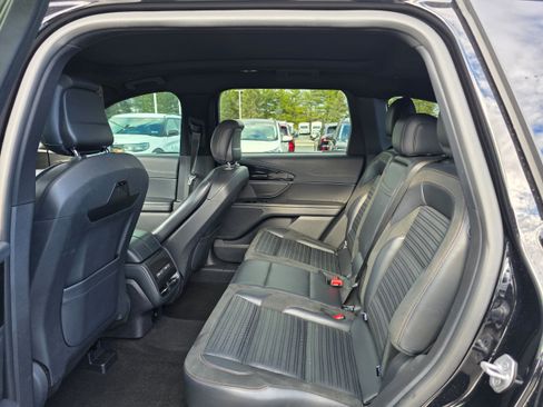 Used 2024 Lincoln Nautilus Reserve w/ Equipment Group 202A image 10