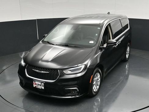 Certified 2023 Chrysler Pacifica Touring-L FWD image 51
