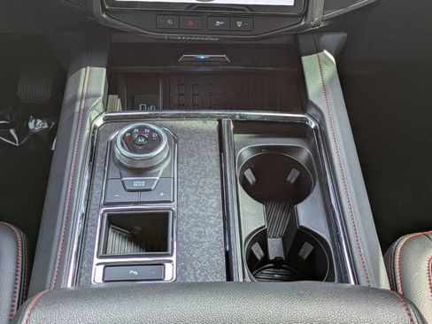 Used 2024 Ford Expedition Limited RWD image 19