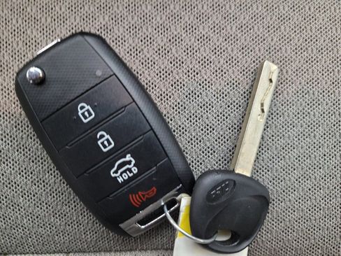 Used 2016 Kia Optima LX w/ LX Convenience Package image 32