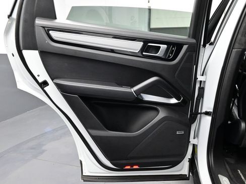 Certified 2021 Porsche Cayenne Turbo AWD/4WD image 15