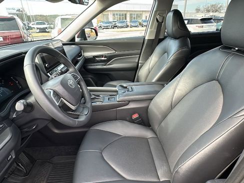 Used 2025 Toyota Grand Highlander FWD image 9