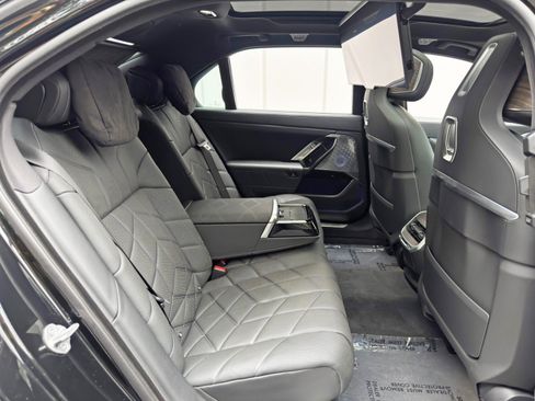 Used 2023 BMW i7 xDrive60 w/ Executive Package 2 AWD/4WD image 59