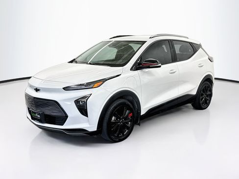 Used 2023 Chevrolet Bolt EUV LT w/ Convenience Package FWD image 3
