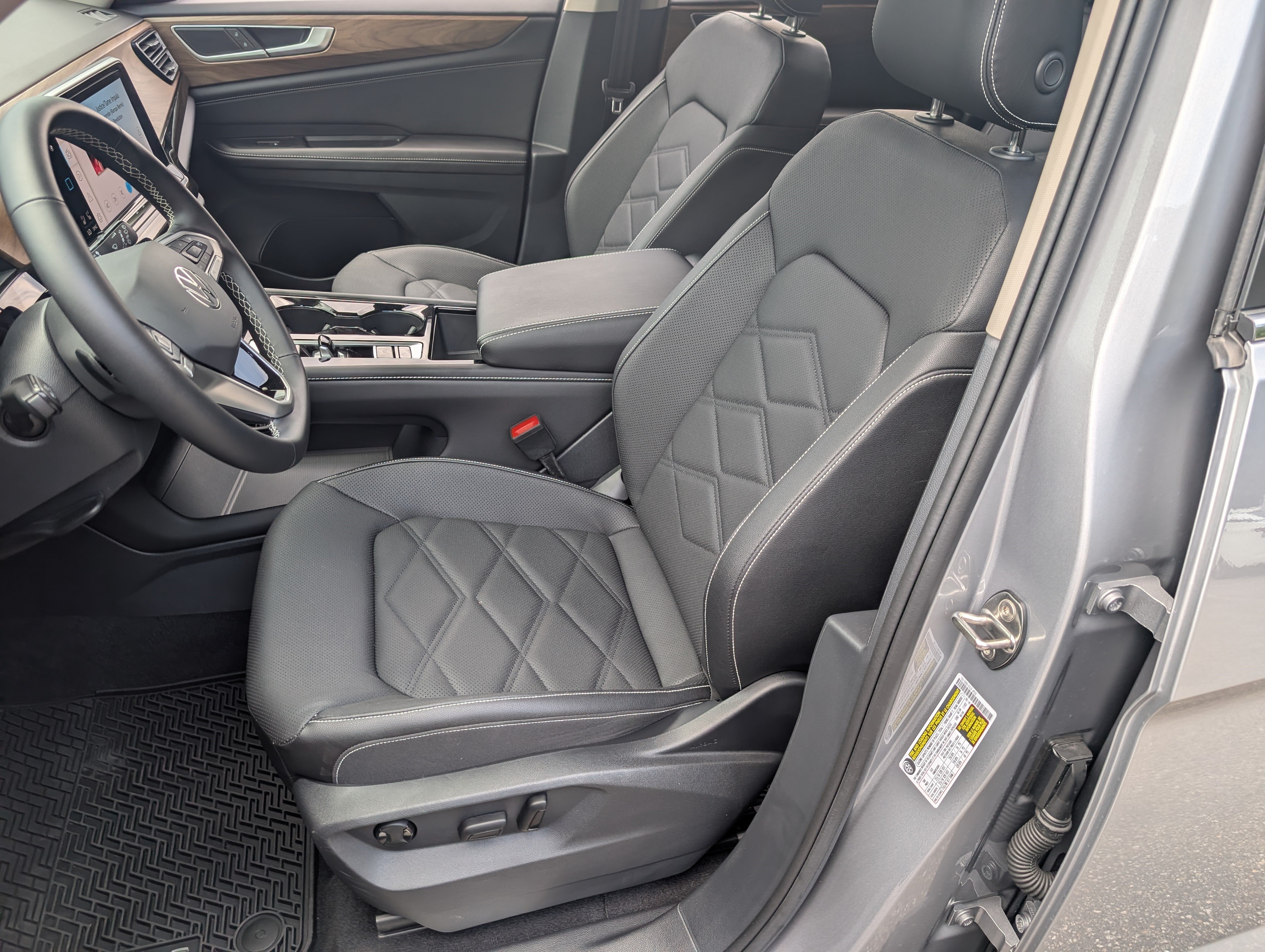 Used 2026 Volkswagen Atlas SE w/ Black Wheel Package FWD image 16