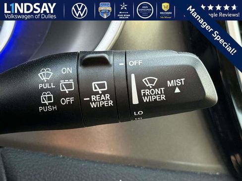 Used 2023 Chrysler Pacifica Touring-L image 23