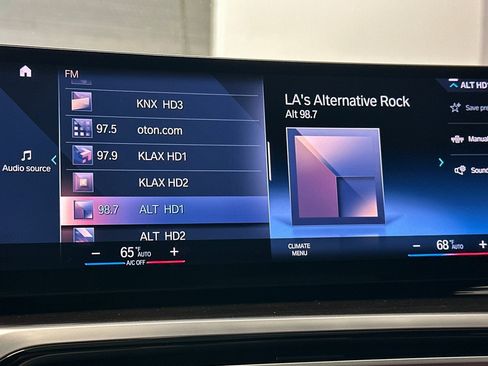 Certified 2023 BMW 330i Sedan w/ Convenience Package image 20