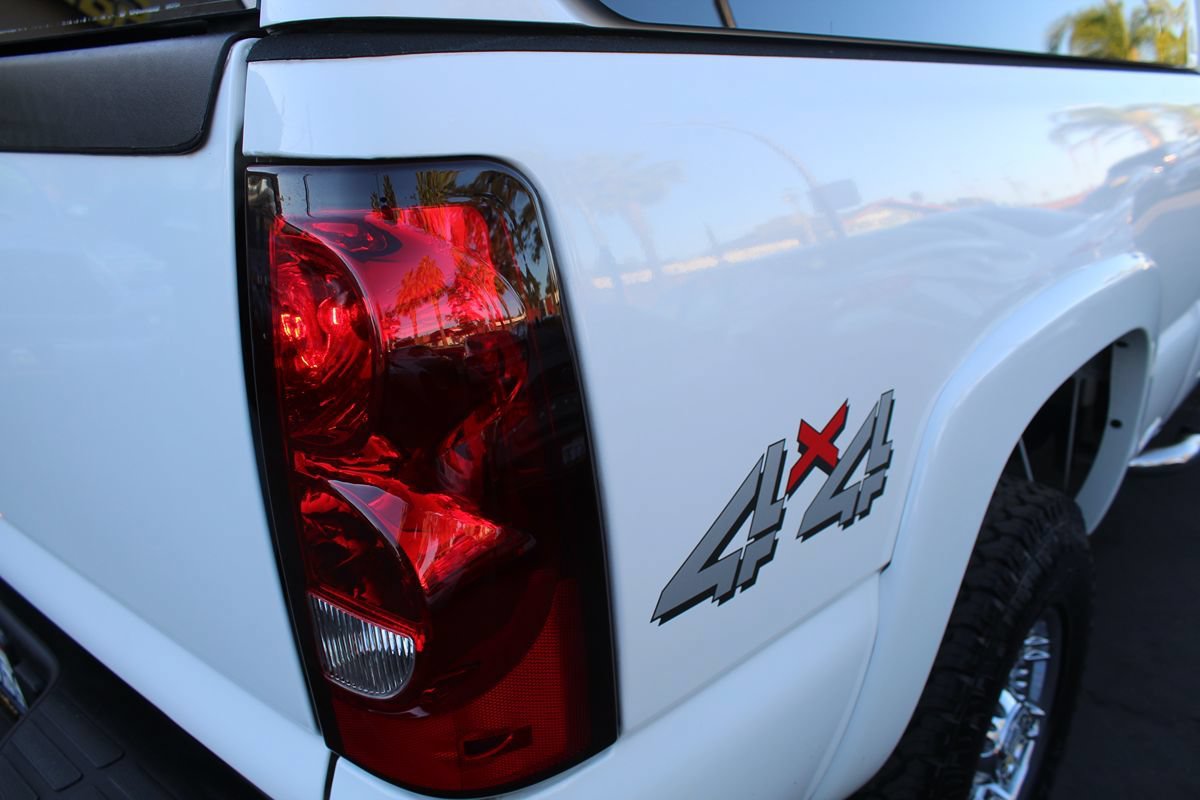 Used 2007 Chevrolet Silverado 2500 LT w/ Heavy-Duty Power Package AWD/4WD image 18
