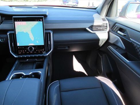 Used 2024 GMC Acadia Denali w/ Super Cruise Package image 13