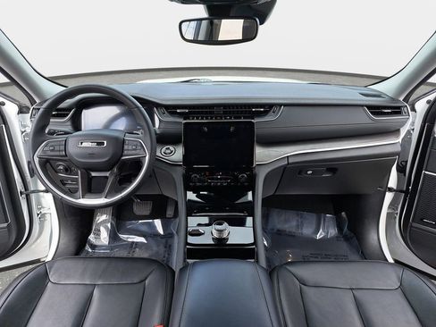 Certified 2023 Jeep Grand Cherokee Limited w/ Trailer Tow Prep Group (B) image 2