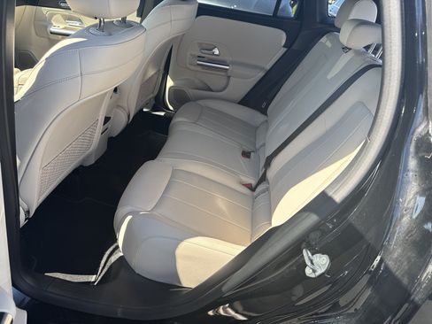 Used 2021 Mercedes-Benz GLA 250 4MATIC image 33