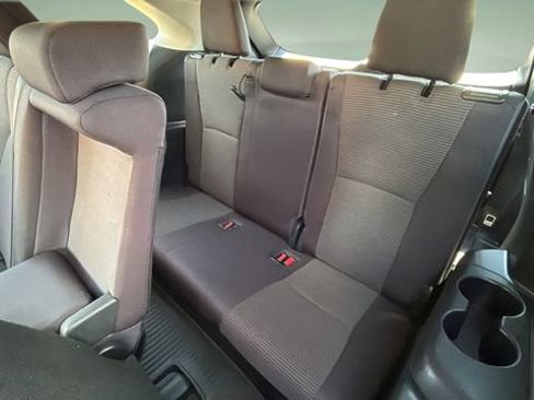 Used 2023 Toyota Highlander LE FWD image 33