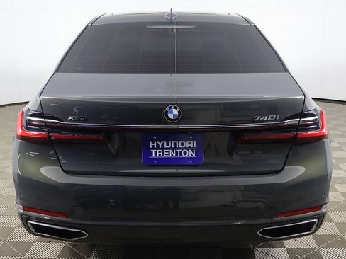 Used 2021 BMW 740i xDrive w/ Premium Package image 17