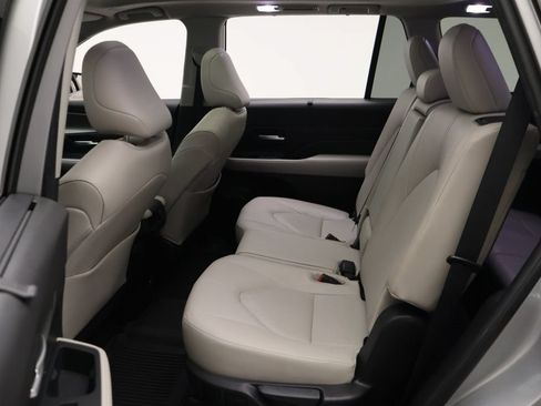 Certified 2024 Toyota Grand Highlander FWD image 19