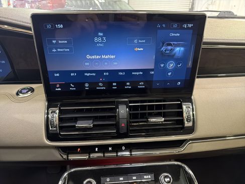 Used 2022 Lincoln Navigator L Reserve image 17