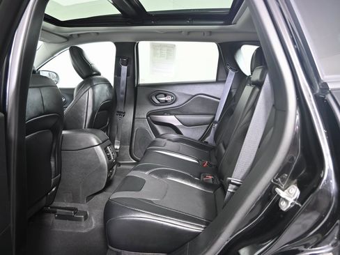 Used 2022 Jeep Cherokee Limited image 18