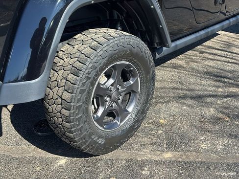 Used 2021 Jeep Gladiator Rubicon AWD/4WD image 8