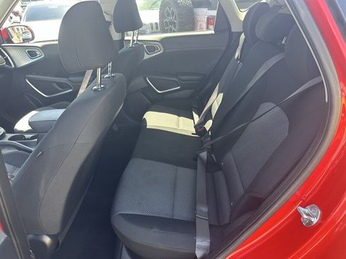 Used 2023 Kia Soul LX w/ LX Technology Package FWD image 15