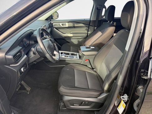 Used 2023 Ford Explorer XLT AWD/4WD image 12