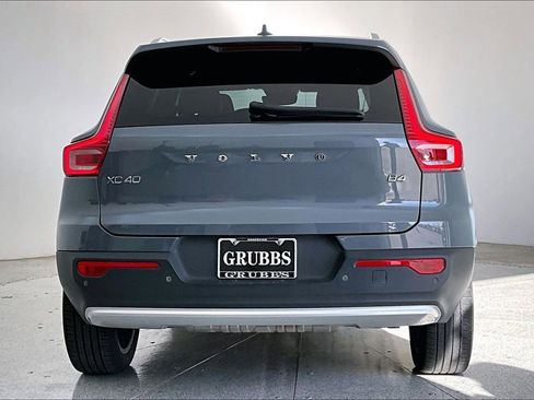 Used 2023 Volvo XC40 B4 Plus w/ Driver Assist Package image 7
