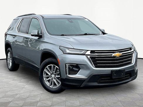 Used 2023 Chevrolet Traverse LT FWD image 3