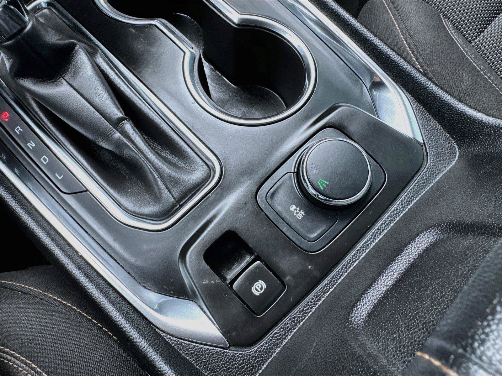 Used 2021 Chevrolet Traverse LT FWD image 19
