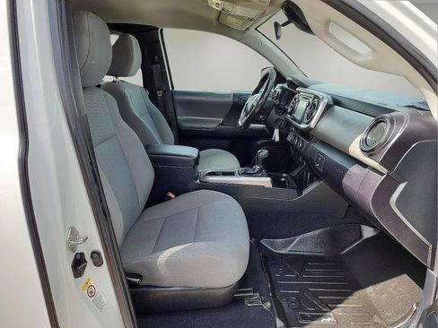 Used 2018 Toyota Tacoma SR5 RWD image 13