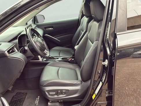 Used 2022 Toyota Corolla Cross XLE w/ Convenience Package image 22