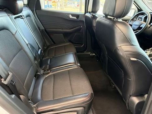 Used 2025 Ford Escape ST-Line Select AWD/4WD image 2