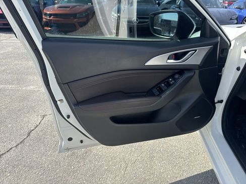 Used 2018 MAZDA MAZDA3 Touring image 22