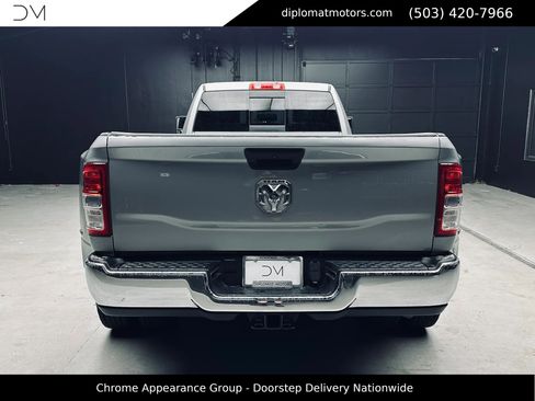 Used 2024 RAM 3500 Tradesman w/ Chrome Appearance Group AWD/4WD image 6