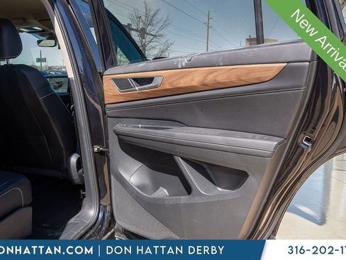 Used 2025 Volkswagen Atlas SE image 22