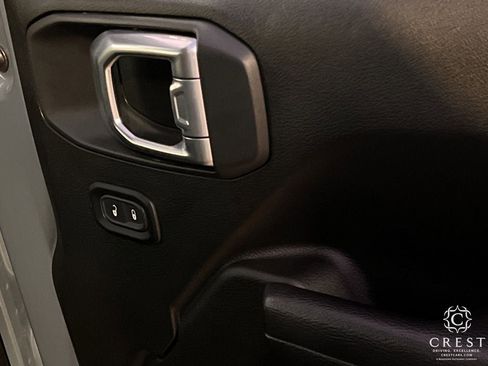 Used 2025 Jeep Wrangler Rubicon image 28