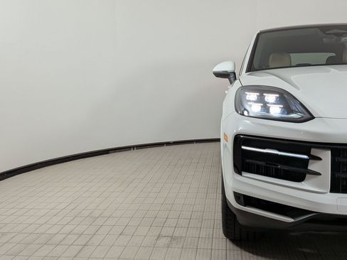 New 2026 Porsche Cayenne Coupe AWD/4WD image 12