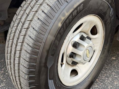 Used 2013 Chevrolet Express 2500 image 19