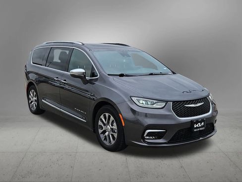 Used 2022 Chrysler Pacifica Pinnacle image 8