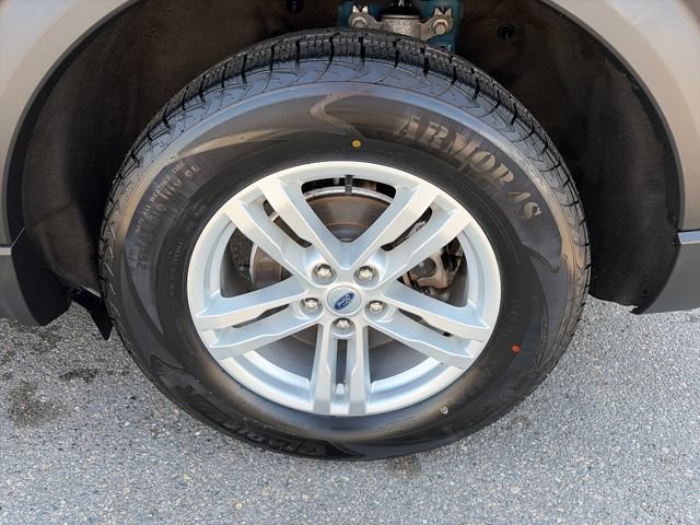 Used 2022 Ford Explorer XLT w/ Equipment Group 202A AWD/4WD image 16