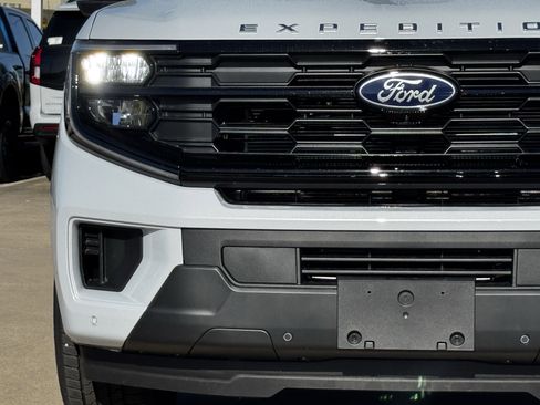 New 2026 Ford Expedition Active image 7